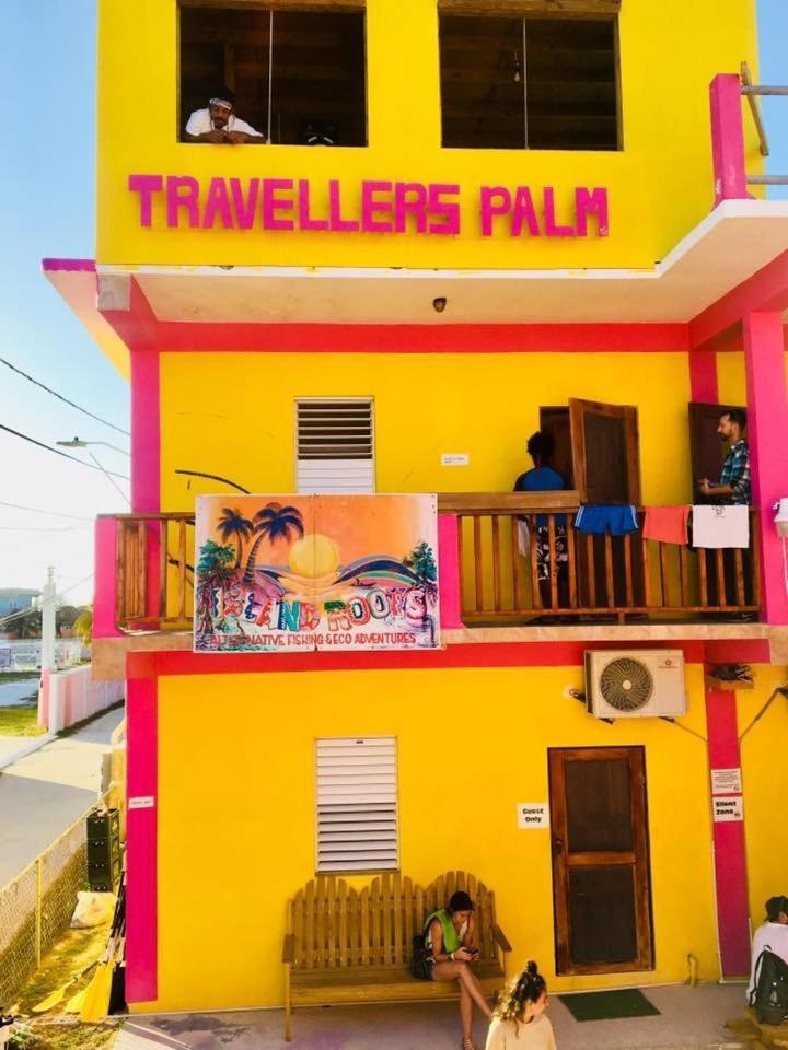 Хостел Travellers Palm Backpackers Кей-Колкер Экстерьер фото